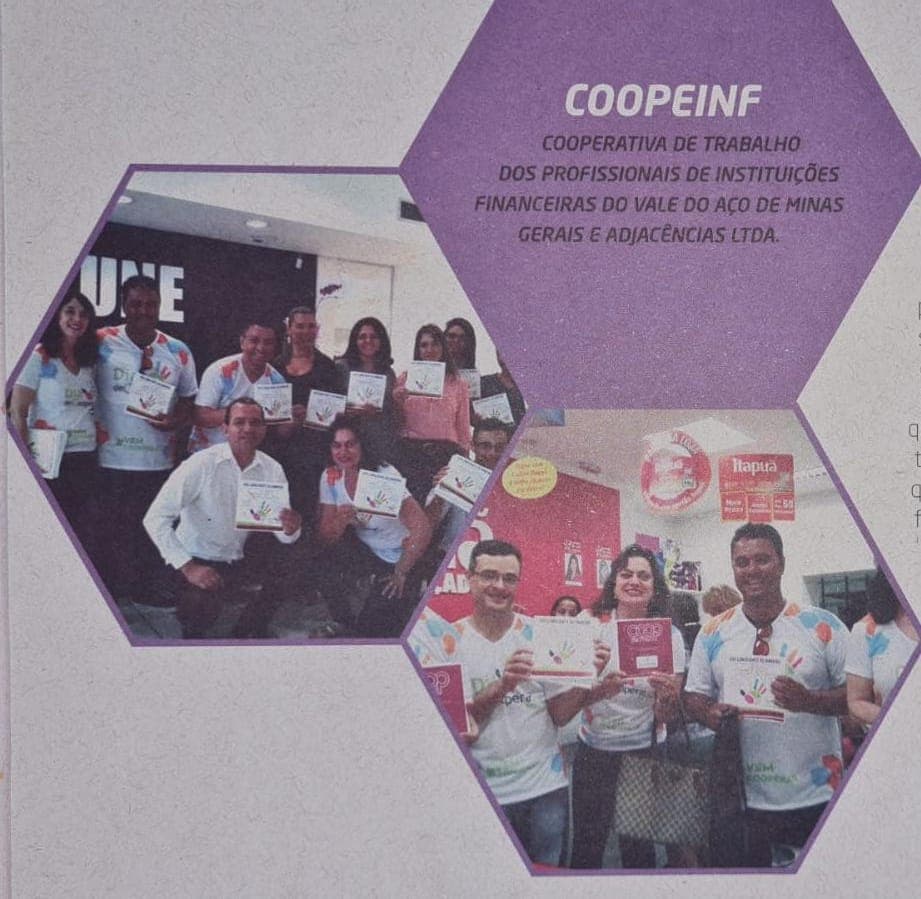 Pessoas sendo premiadas no evento COOPEINF